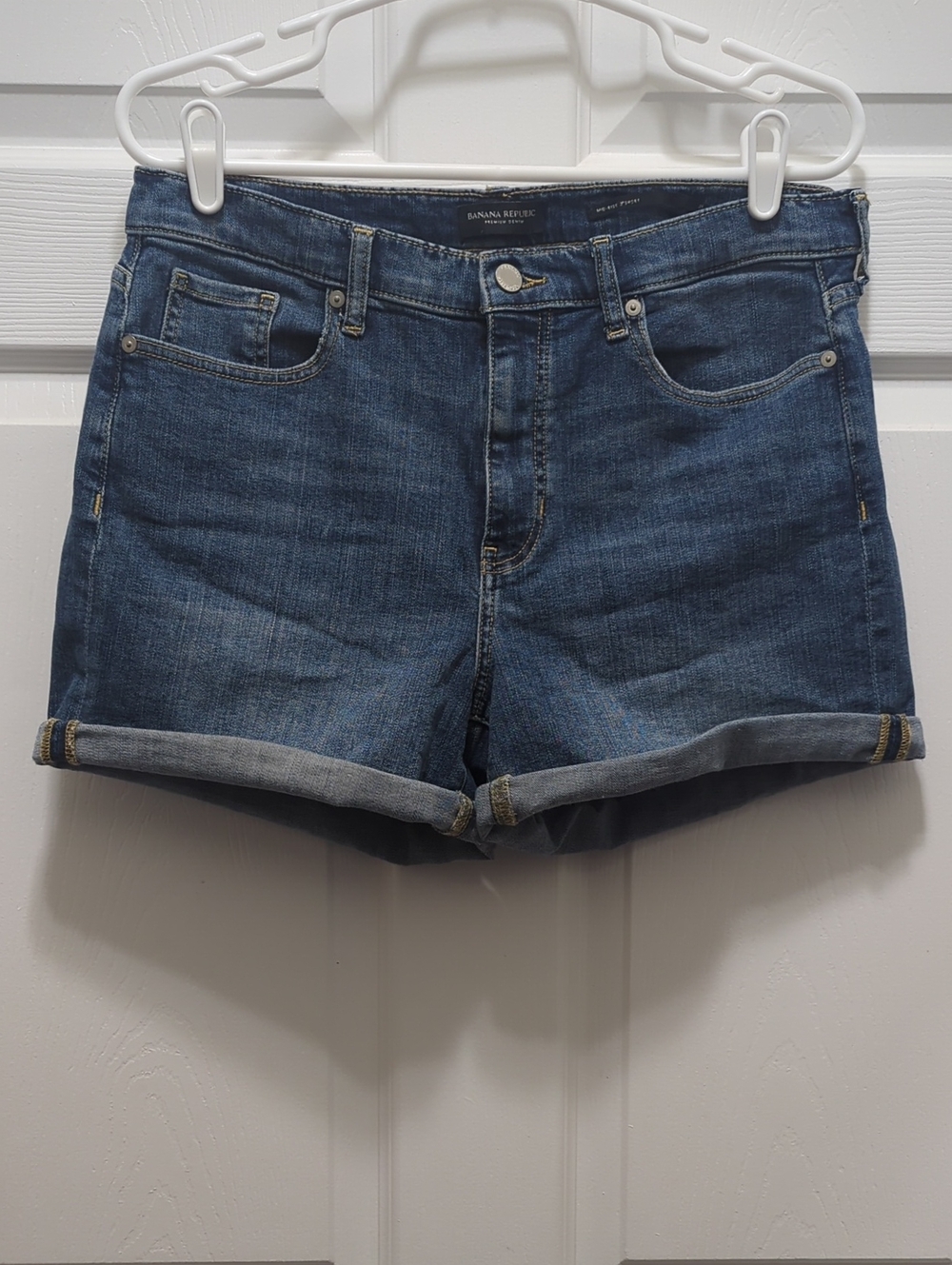 Banana Republic Mid-Rise 3" Short 31